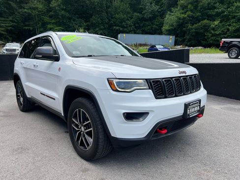 Used 2018 Jeep Grand Cherokee Trailhawk w/ Trailhawk Luxury Group AWD/4WD image 2