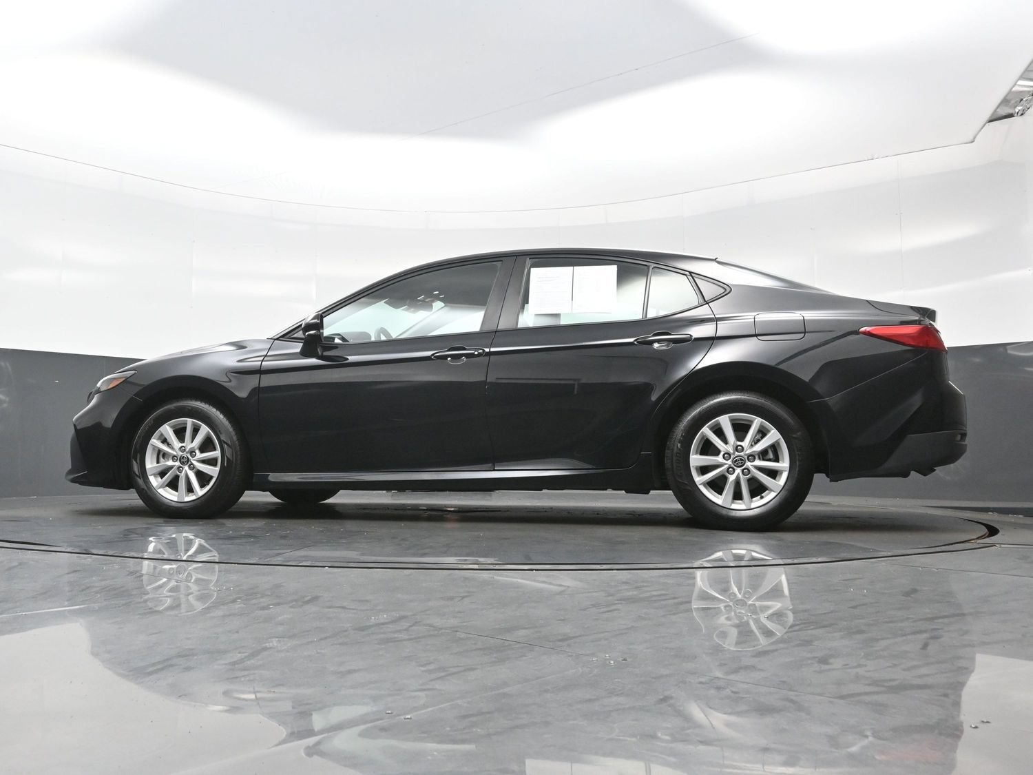Used 2025 Toyota Camry LE FWD image 29