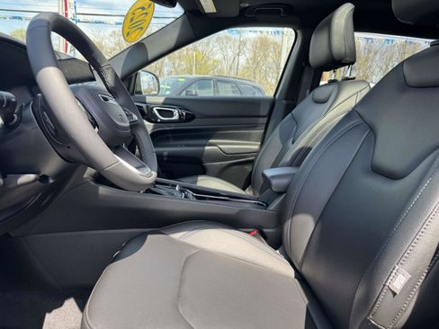 Used 2025 Jeep Compass Limited w/ Sun & Sound Group AWD/4WD image 13