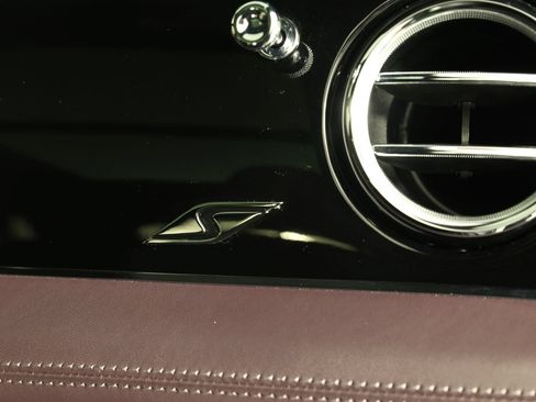 Certified 2022 Bentley Bentayga AWD/4WD image 20