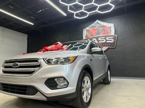 Used 2018 Ford Escape SE AWD/4WD image 3