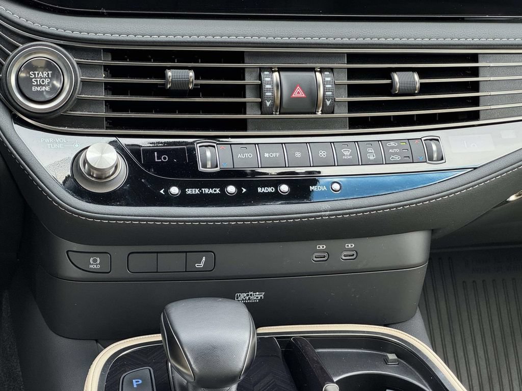 Used 2023 Lexus LS 500 AWD w/ Interior Upgrade Package image 17