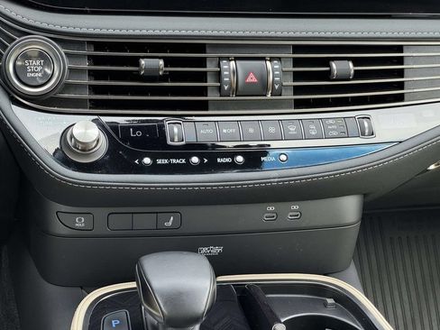 Used 2023 Lexus LS 500 AWD w/ Interior Upgrade Package image 17