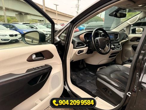 Used 2019 Chrysler Pacifica Touring-L FWD image 22