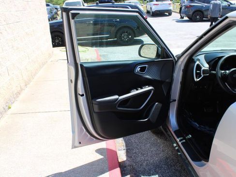 Used 2020 Kia Soul LX FWD image 17