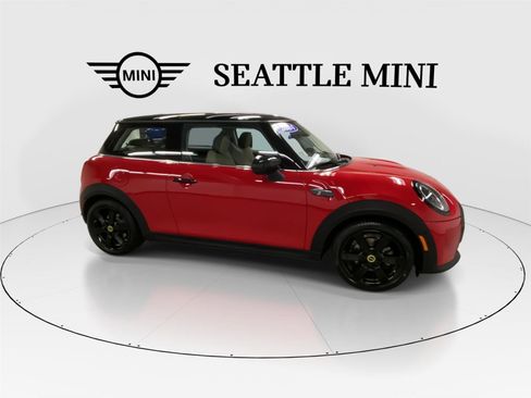 Certified 2024 MINI Cooper SE image 13