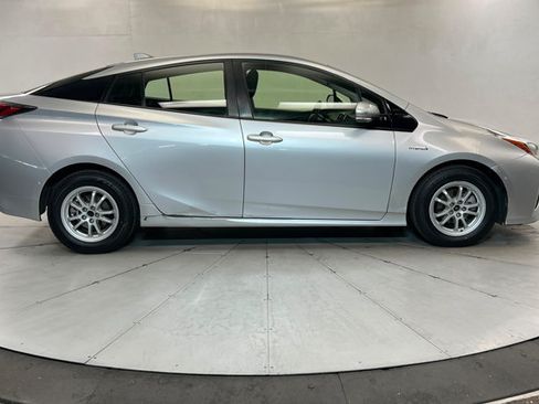 Used 2018 Toyota Prius Two w/ Prius Two Safety Plus Package FWD image 6