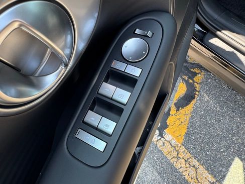 New 2026 Hyundai Ioniq 9 SE image 17