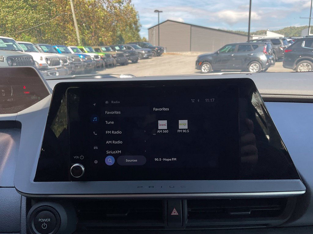 Used 2025 Toyota Prius LE FWD image 17