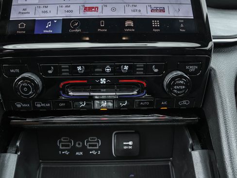 New 2025 Jeep Grand Cherokee Overland w/ Luxury Tech Group IV image 20