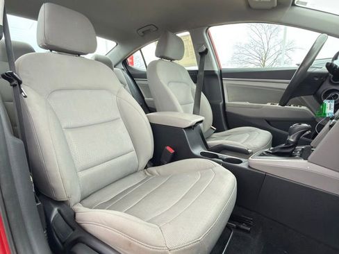 Used 2017 Hyundai Elantra SE FWD image 28