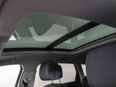 Used 2023 Audi e-tron Premium image 33