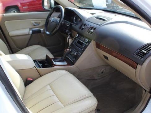 Used 2014 Volvo XC90 3.2 w/ Climate Package image 24