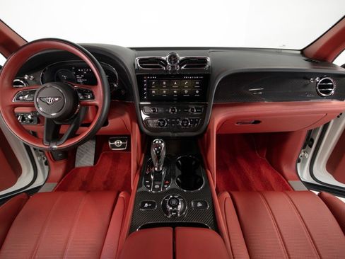 Used 2022 Bentley Bentayga image 23