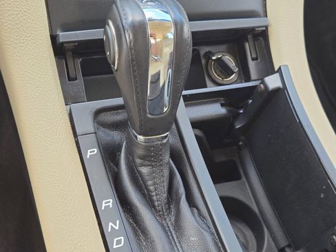 Used 2017 Ford Taurus SEL w/ Equipment Group 201A FWD image 18