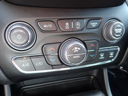 Used 2023 Jeep Cherokee Altitude Lux AWD/4WD image 21