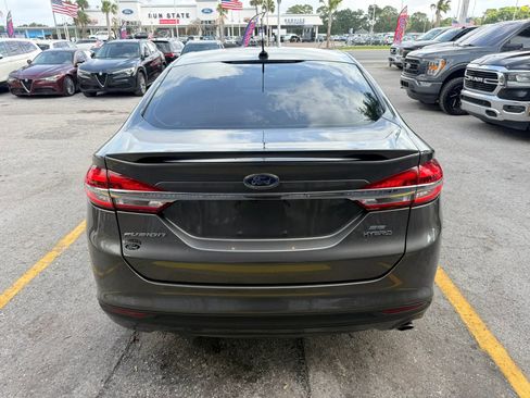 Used 2018 Ford Fusion SE w/ Equipment Group 601A FWD image 5
