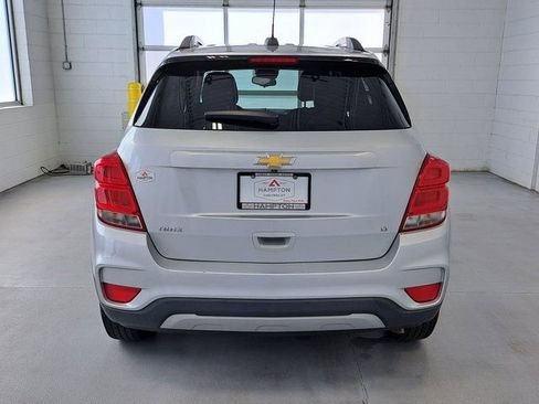 Used 2019 Chevrolet Trax LT w/ LT Convenience Package FWD image 6