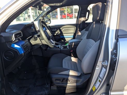 Used 2025 Toyota Tacoma TRD Off-Road image 16