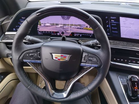 Certified 2024 Cadillac Escalade ESV Premium Luxury image 14