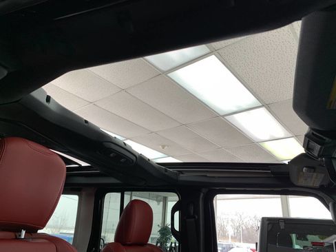 Used 2024 Jeep Wrangler Unlimited Rubicon 392 image 9