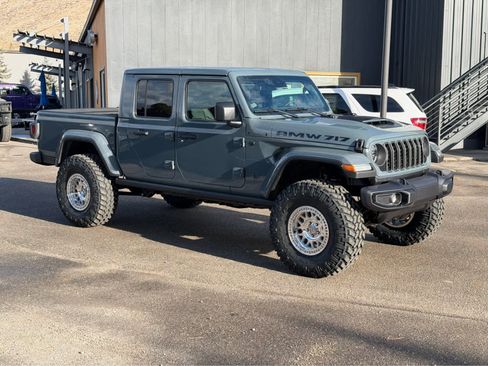 New 2025 Jeep Gladiator Sport image 13