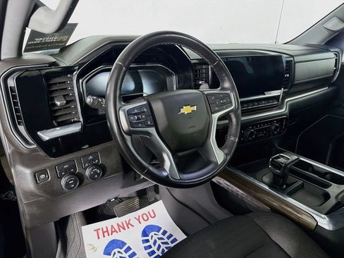Used 2022 Chevrolet Silverado 1500 LT AWD/4WD image 9