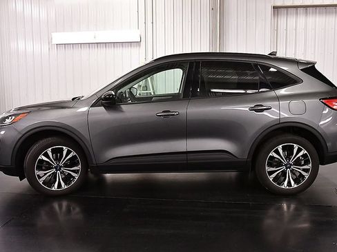 Used 2022 Ford Escape SE w/ SE Sport Appearance Package AWD/4WD image 4