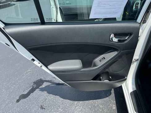 Used 2017 Kia Forte S w/ S Premium Package FWD image 38