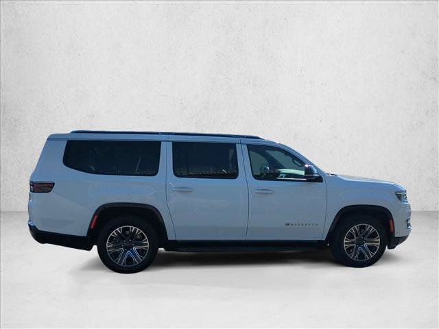 Used 2023 Jeep Wagoneer L Series II AWD/4WD image 4