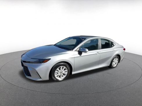 Used 2025 Toyota Camry LE image 8