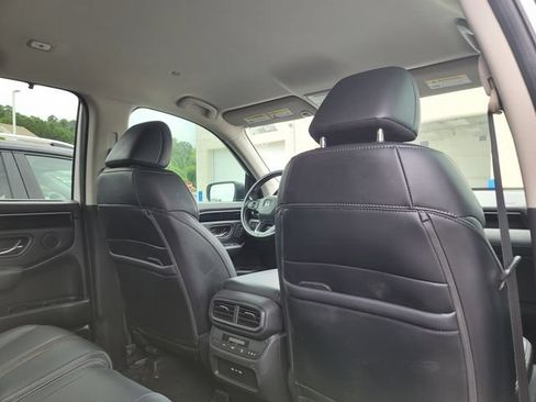 Used 2025 Honda Pilot EX-L image 8