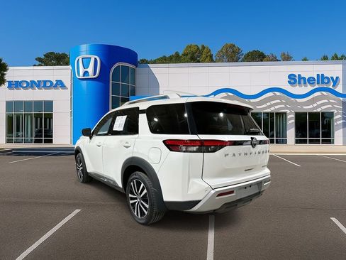 Used 2024 Nissan Pathfinder Platinum image 6