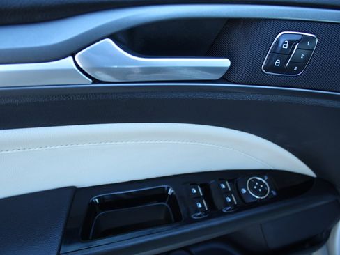 Used 2015 Ford Fusion Titanium image 15