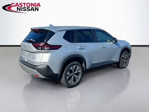 Used 2023 Nissan Rogue SV image 9