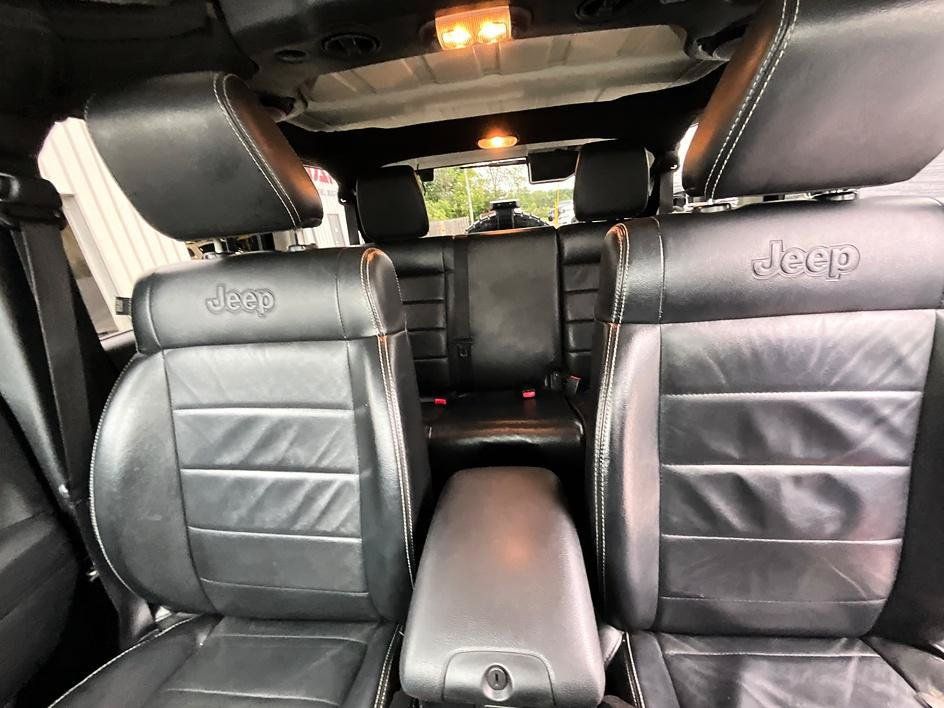 Used 2012 Jeep Wrangler Unlimited Sahara w/ Dual Top Group AWD/4WD image 32
