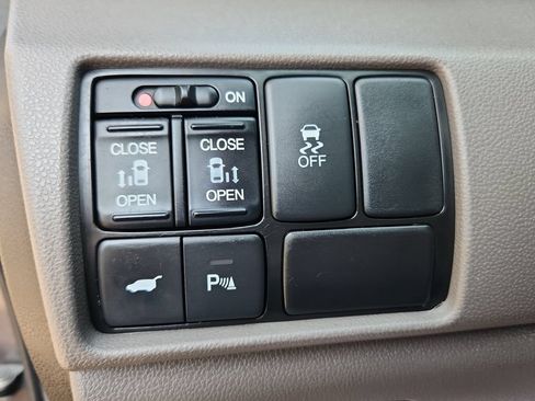 Used 2013 Honda Odyssey Touring image 25