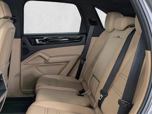 Used 2021 Porsche Cayenne image 24