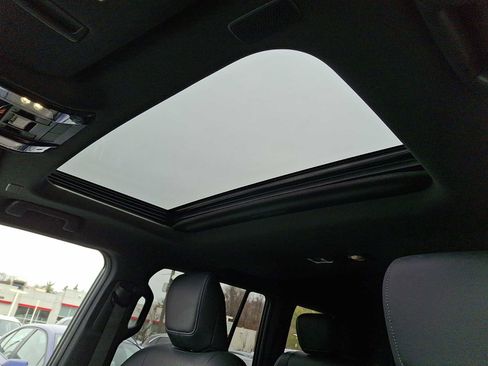 Used 2025 Lexus GX 550 w/ Accessory Package (2T) image 11