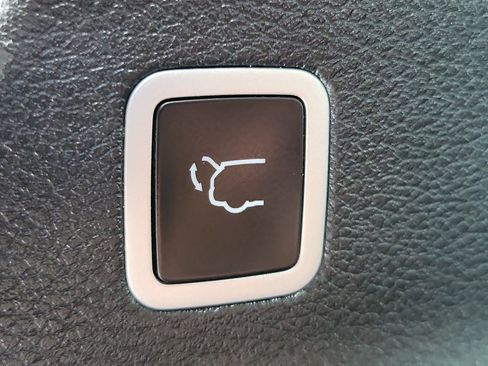 Used 2025 Chrysler Pacifica Select FWD image 8