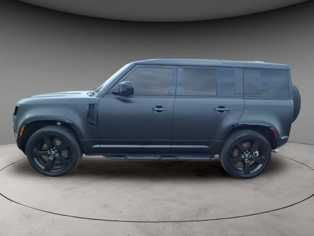 Used 2025 Land Rover Defender 110 X-Dynamic SE AWD/4WD image 3
