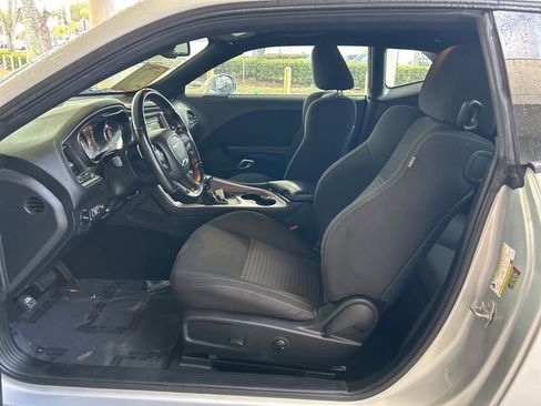 Used 2022 Dodge Challenger GT image 5