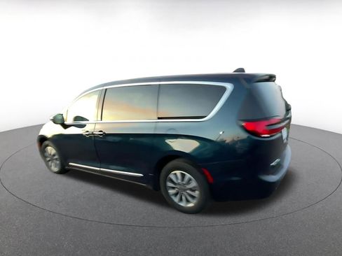 Used 2023 Chrysler Pacifica Limited image 10