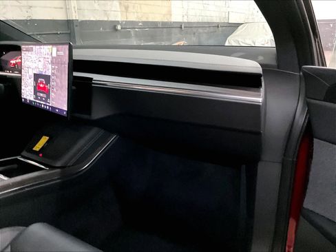 Used 2024 Tesla Model X image 19