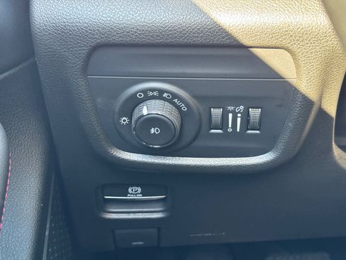 Used 2022 Jeep Grand Cherokee Trailhawk image 22