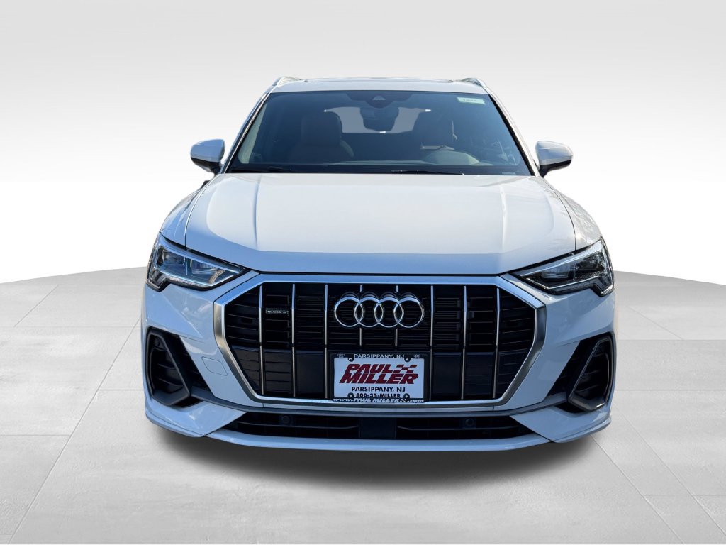 Used 2023 Audi Q3 2.0T Premium w/ Convenience Package AWD/4WD image 2