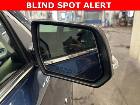 Used 2023 Chevrolet Traverse LT image 35