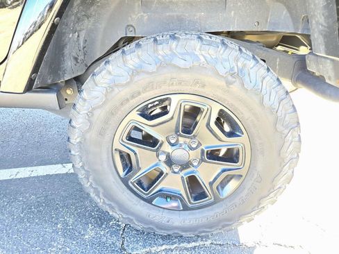 Used 2016 Jeep Wrangler Unlimited Sahara image 16