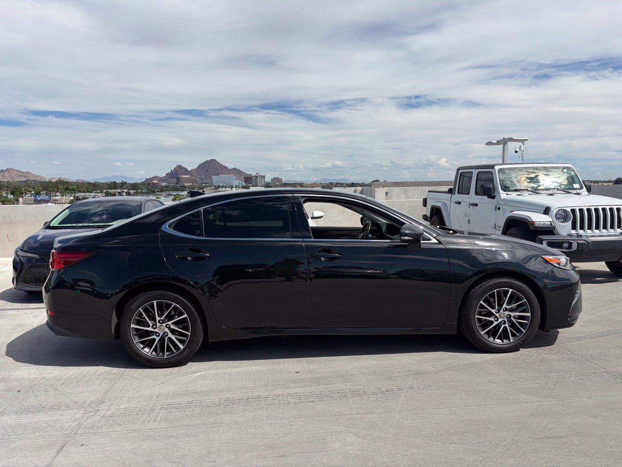 Used 2017 Lexus ES 350 w/ Premium Package FWD image 3