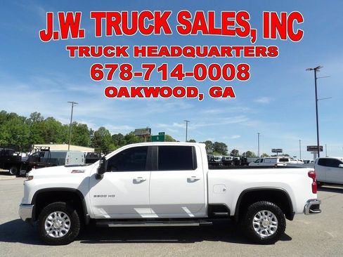 Used 2024 Chevrolet Silverado 2500 LT AWD/4WD image 2